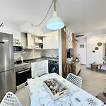 Candy Cotton - Ac, Desk With Natural Light, Pool, Terrace And High Speed Internet
