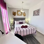 Candy Cotton - Ac, Desk With Natural Light, Pool, Terrace And High Speed Internet Apartman *