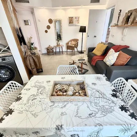 Candy Cotton - Ac, Desk With Natural Light, Pool, Terrace And High Speed Internet Apartman