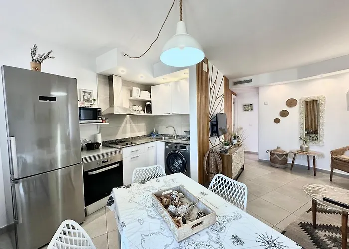 Candy Cotton - Ac, Desk With Natural Light, Pool, Terrace And High Speed Internet