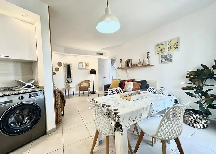 Candy Cotton - Ac, Desk With Natural Light, Pool, Terrace And High Speed Internet